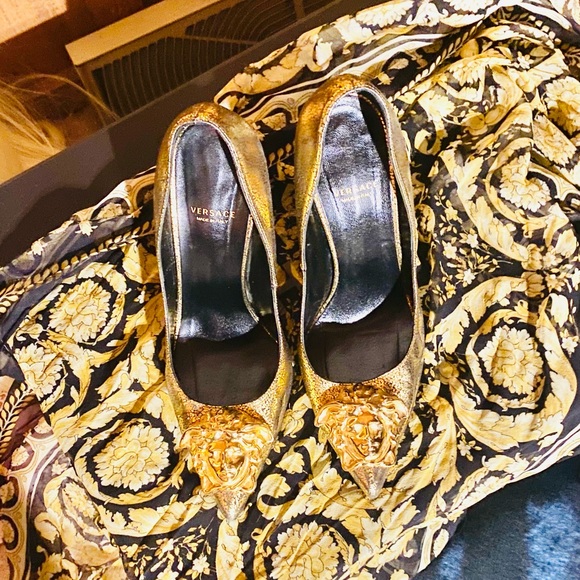 versace gold medusa pumps